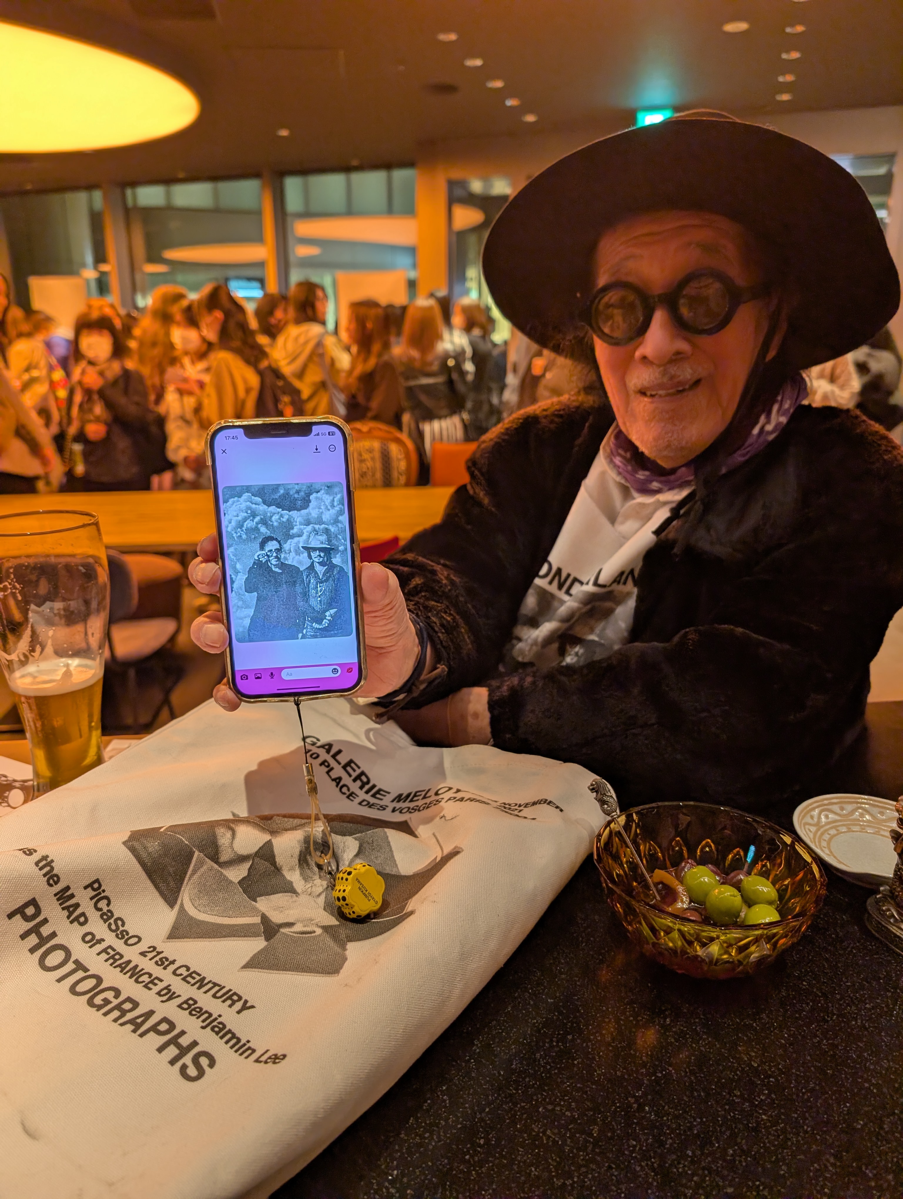 Guest enjoying drinks at the bar at A Bunch of Coffee Tokyo